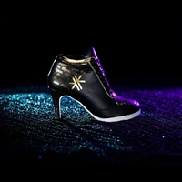 Kiques Signature; Black; Adult